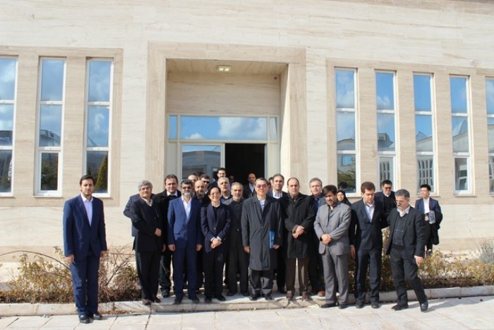 حضور مدیر کل ارتباطات و فناوری اطلاعات با هیئت سنگاپوری درپارک علم و فناوری استان