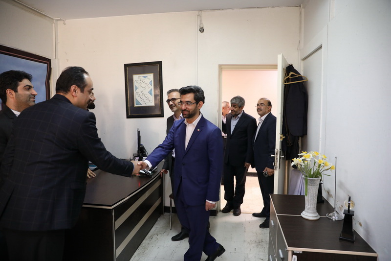 بازدید وزیر ارتباطات از روابط عمومی