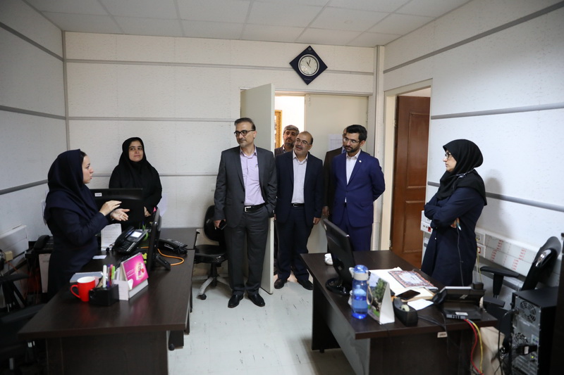بازدید وزیر به مناسبت روز خبرنگار از روابط  عمومی  وزارت
