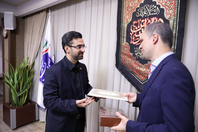 معرفی مهدی آهویی