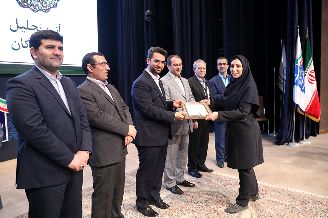 تجلیل از برگزیدگان شهید رجایی