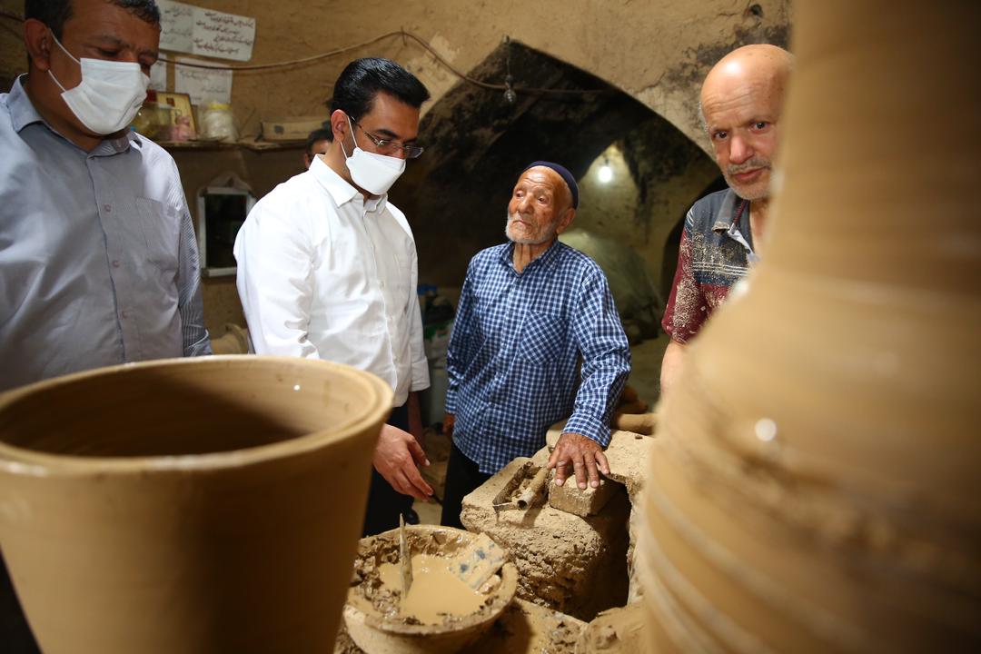 آذری جهرمی- لالجین