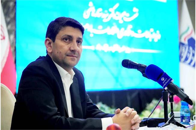 وزیر ارتباطات در نشست صمیمانه با خبرنگاران به مناسبت روز خبرنگار: اینترنت با پایمردی رئیس‌جمهور و معاون اول بازگشت/ با قطع
