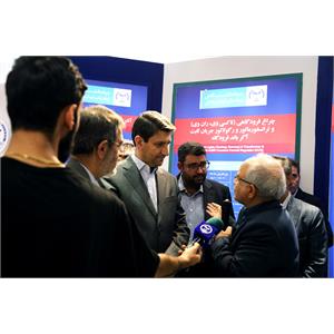 بازدید وزیر ارتباطات از نمایشگاه دستاوردهای جهاد دانشگاهی