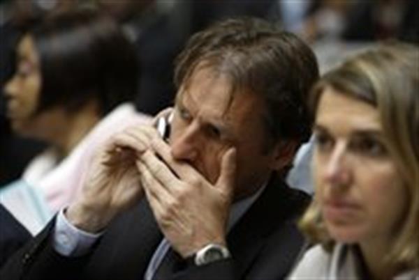 Study on cell phone link to cancer inconclusive