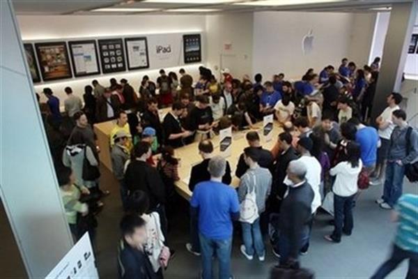 Apple sells more than 300,000 iPads on first day