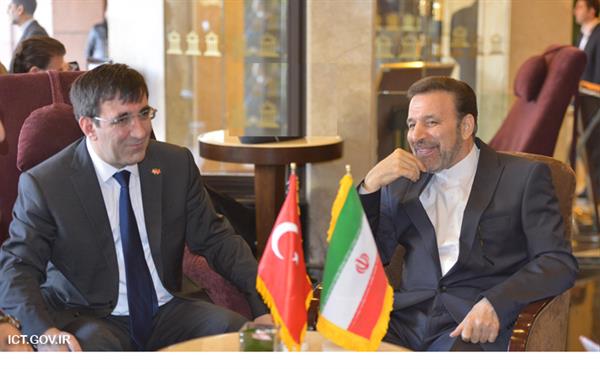 The co-chairmen of Iran-Turkey Joint Economic Commission, exchanged views in a meeting