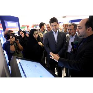 بازدید وزیر ارتباطات از نمایشگاه دستاوردهای جهاد دانشگاهی