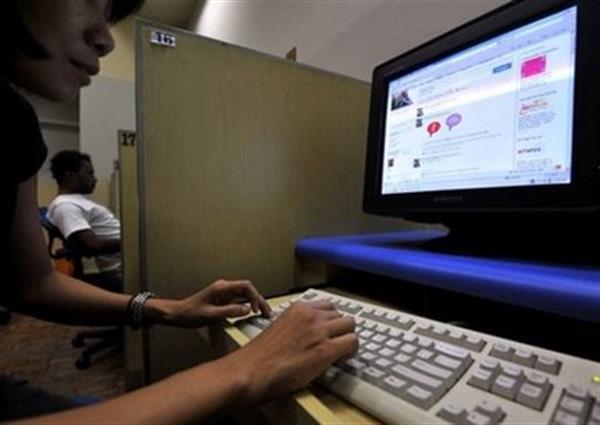 Indonesia looks to block offensive Internet pages